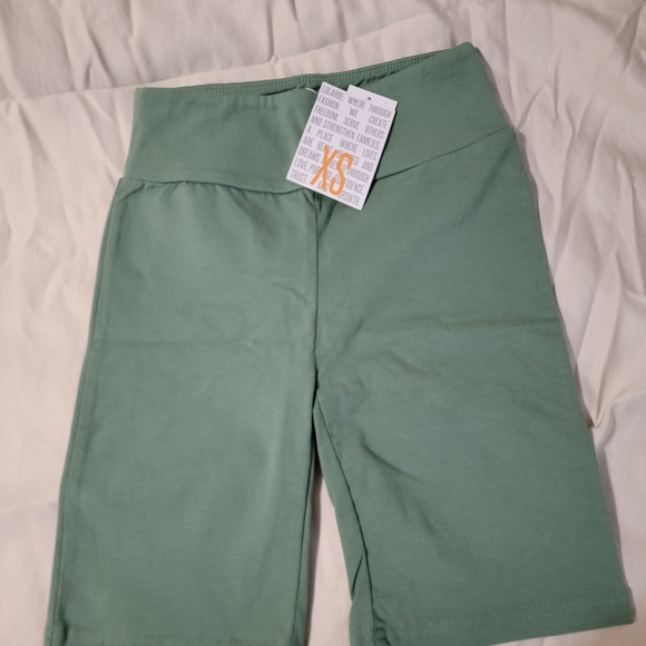 LuLaRoe Biker Shorts Set- Green, Pink, and Floral - Picture 6 of 7